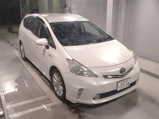 8006 Toyota Prius alpha ZVW41W 2012 г. (JU Tokyo)